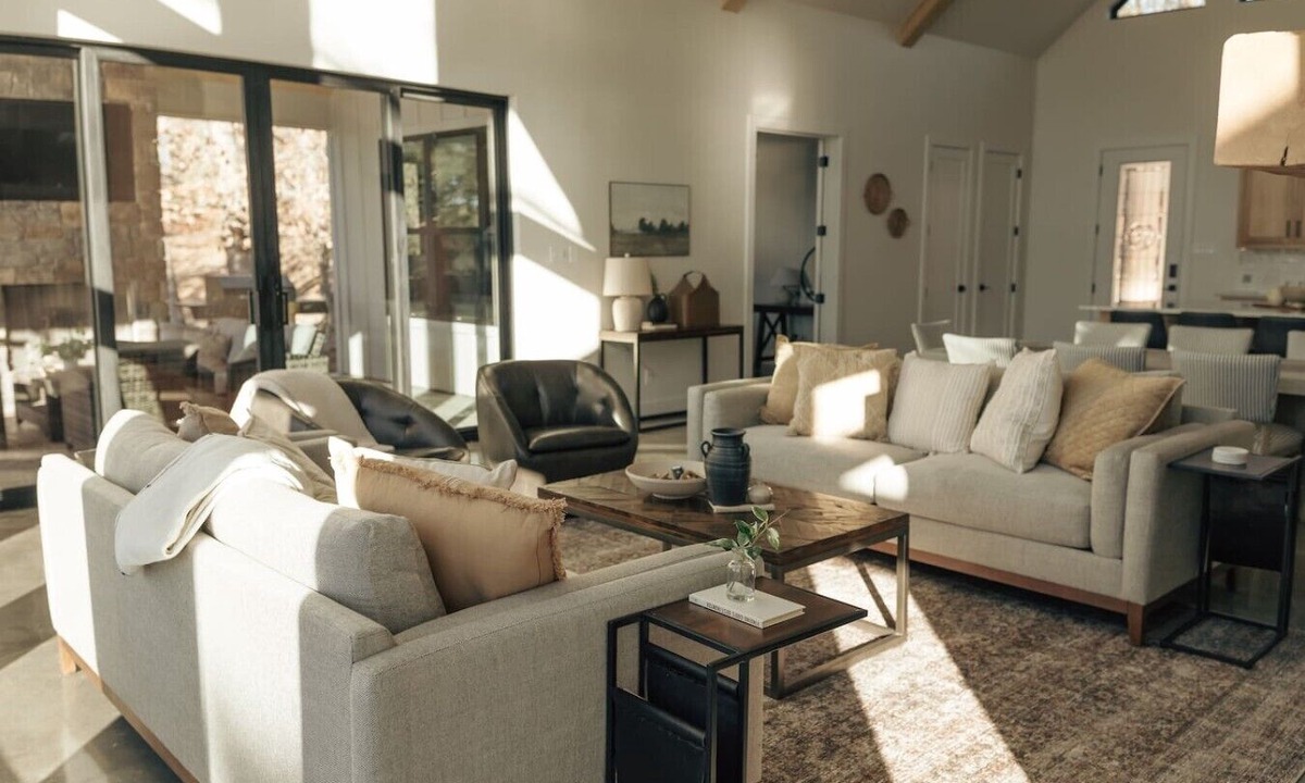 Dogwood House | NEW Lakehouse | Hot Tub, Boathouse, Kayaks, Amazing Patio!