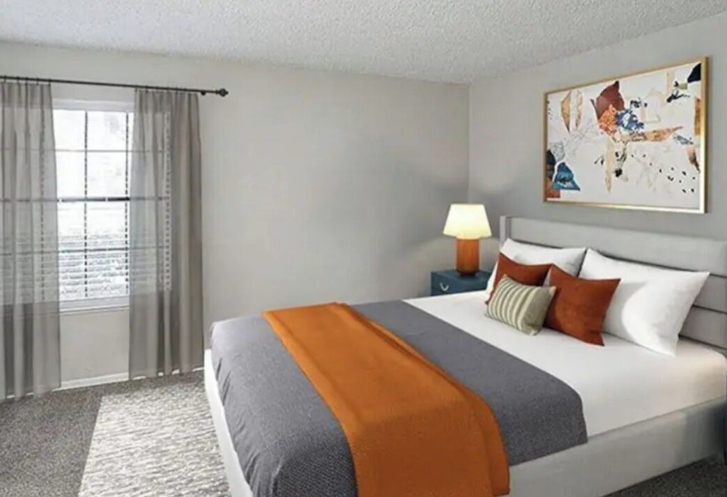 Las Colinas Apartment | Comforts of home with lakeside view near Airport & Toyota Music Factory