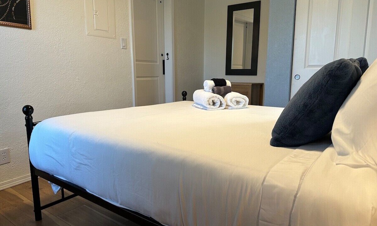 University Heights Apartment | 1 Bedroom apartment w/Balcony