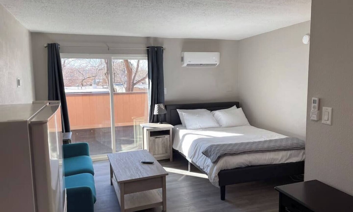 University Heights Apartment | Studio apartment w/Balcony - Near Nob Hill and several Hospitals.
