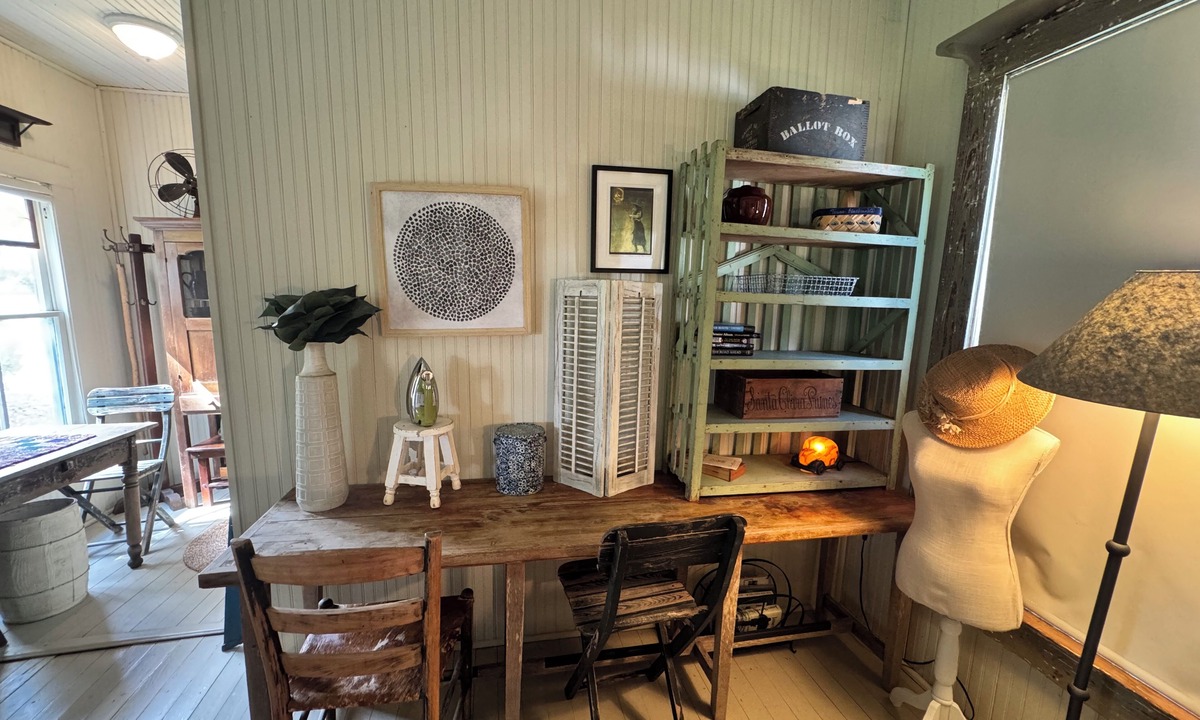 New Ulm Cottage | Charming 1880 Cottage in town of New Ulm walking distance from local businesses!