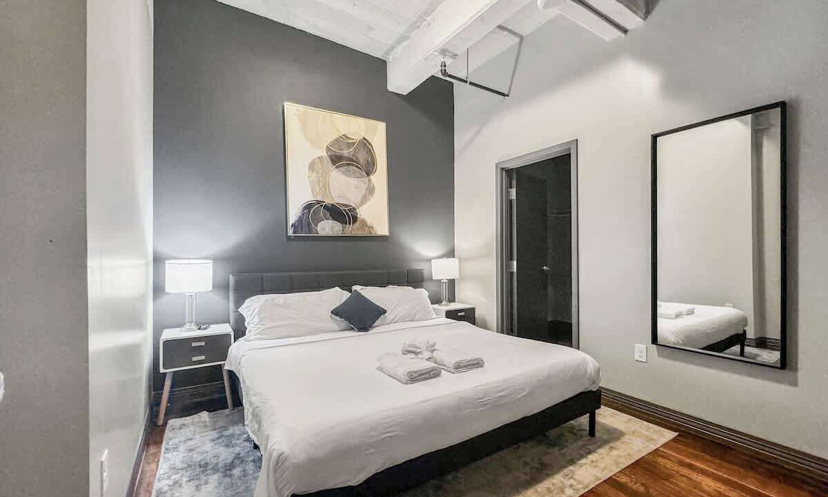 Downtown Dallas Apartment | Elegant 3BD | DT Dallas | Sleeps 14 | ValetParking