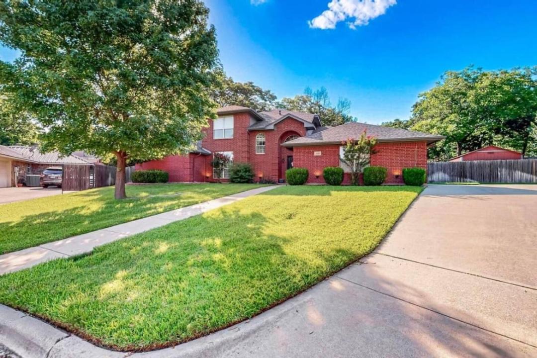 South Arlington House | Kennedale Home with Private Year Round Hot Tub Game Room Sleeps 10