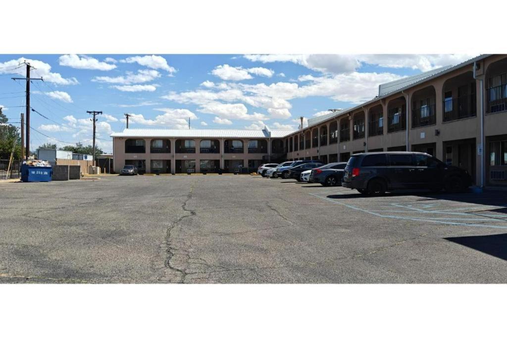 Trumbull Village Hotel | Albuquerque Inn