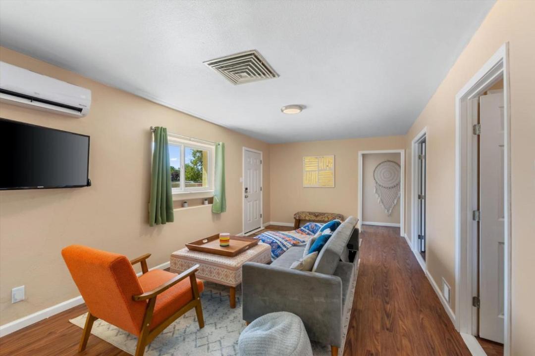 West Bluff House | Cozy 3BR Casita Near Freeways with Gated Parking