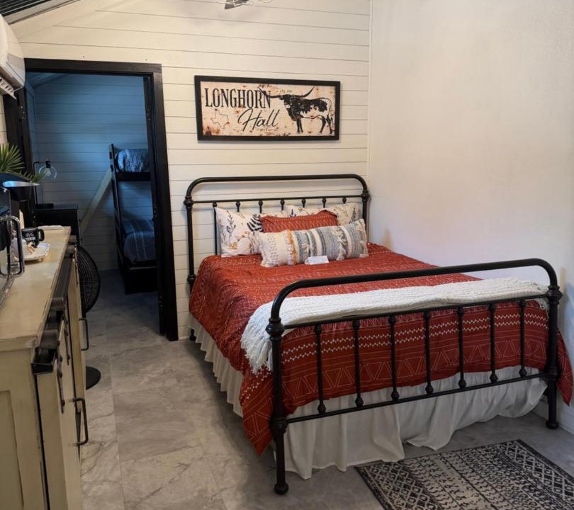 Dripping Springs Bed & Breakfast | Longhorn Hall at Triple H Ranch
