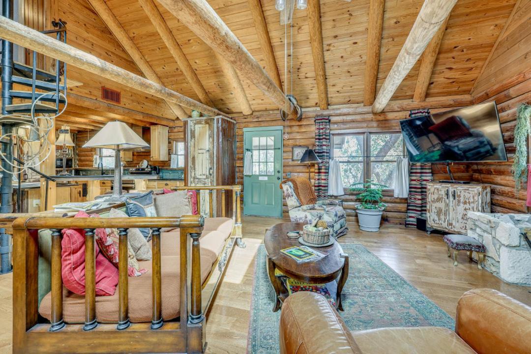 Wimberley House | Hot Tub & Yard! 'Inn the Woods' Wimberley Cabin