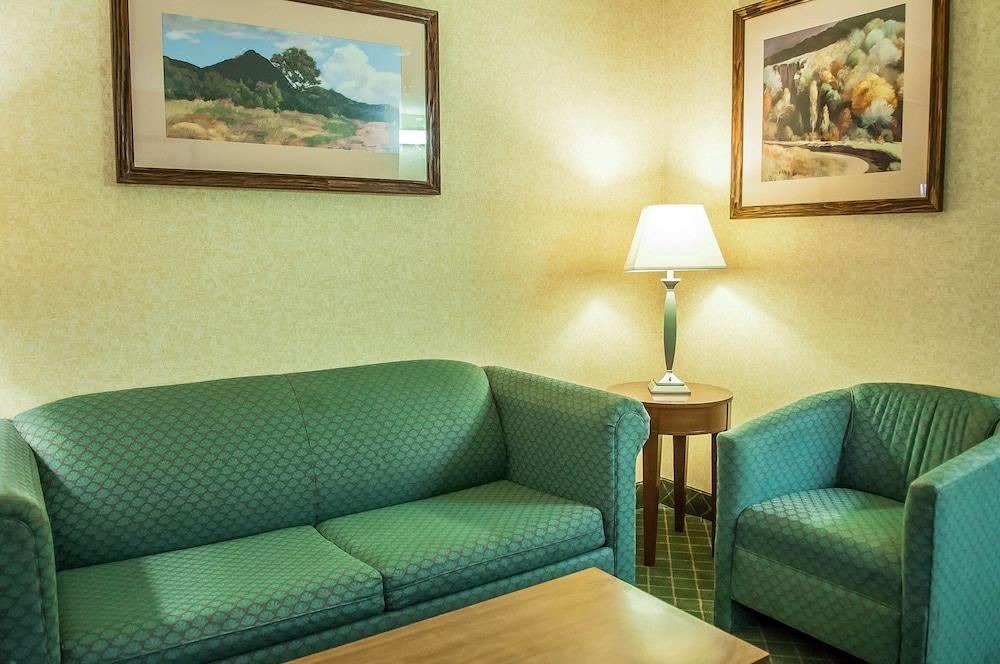 Photo of Livingroom in Los Alamos