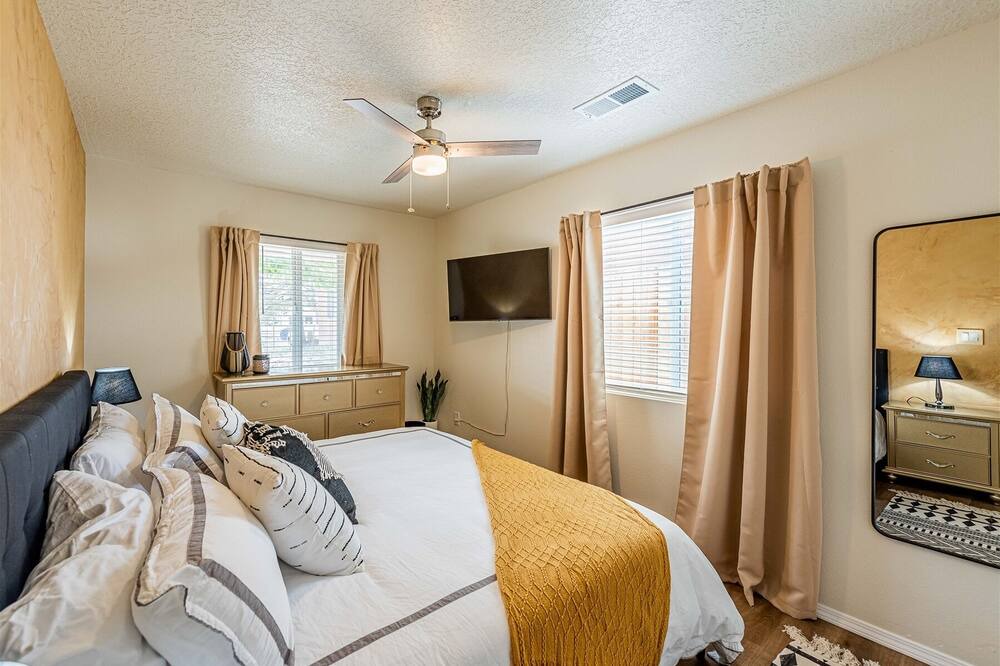 Photo of Bedroom in University Heights