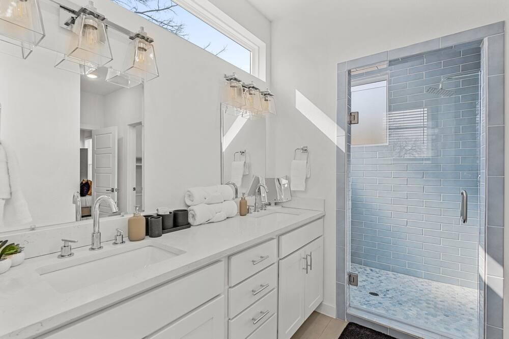 Photo of Bathroom in West Dallas