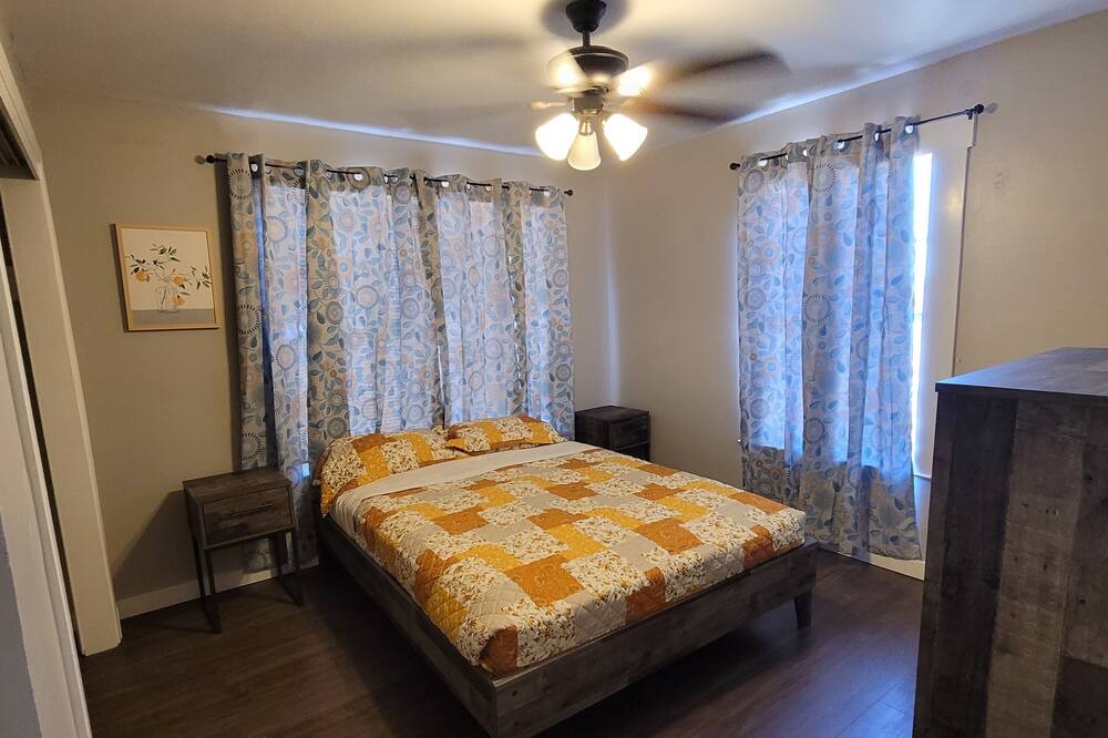 Photo of Bedroom in Harper