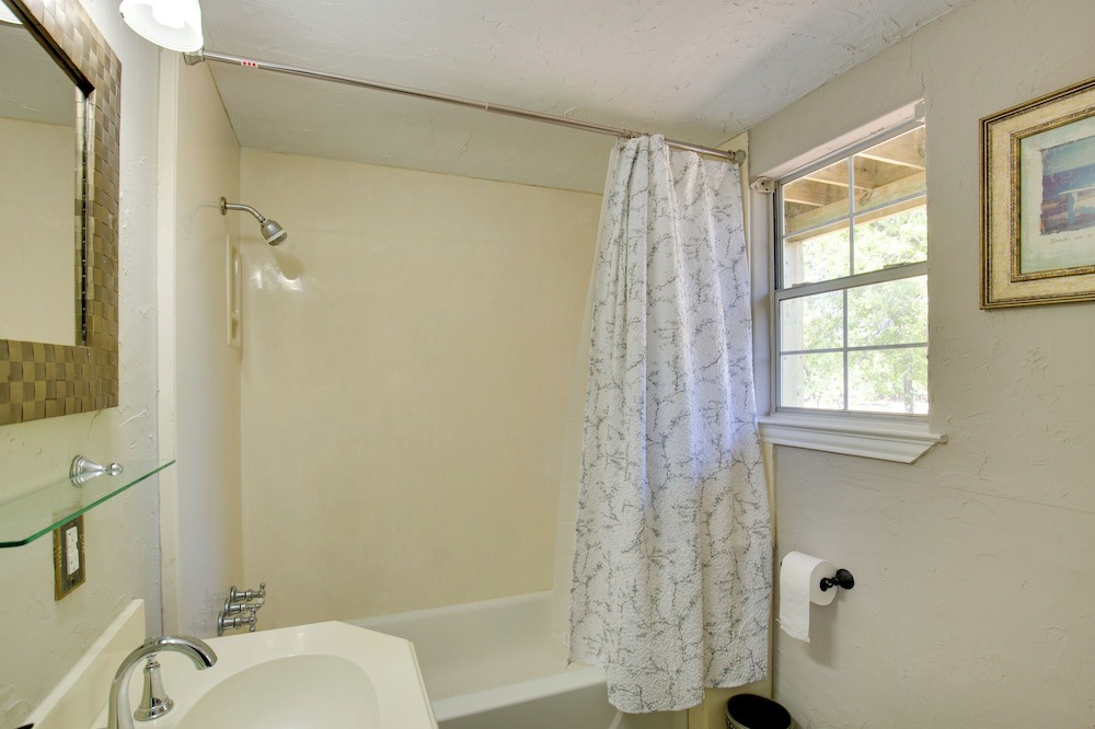 Photo of Bathroom in Royse City