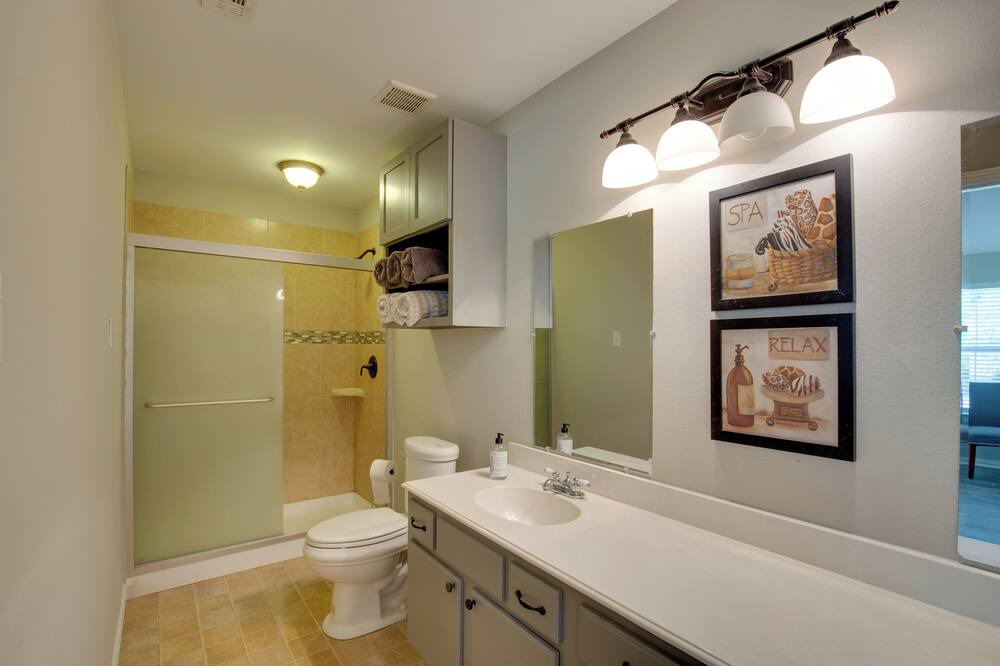 Photo of Bathroom in Royse City