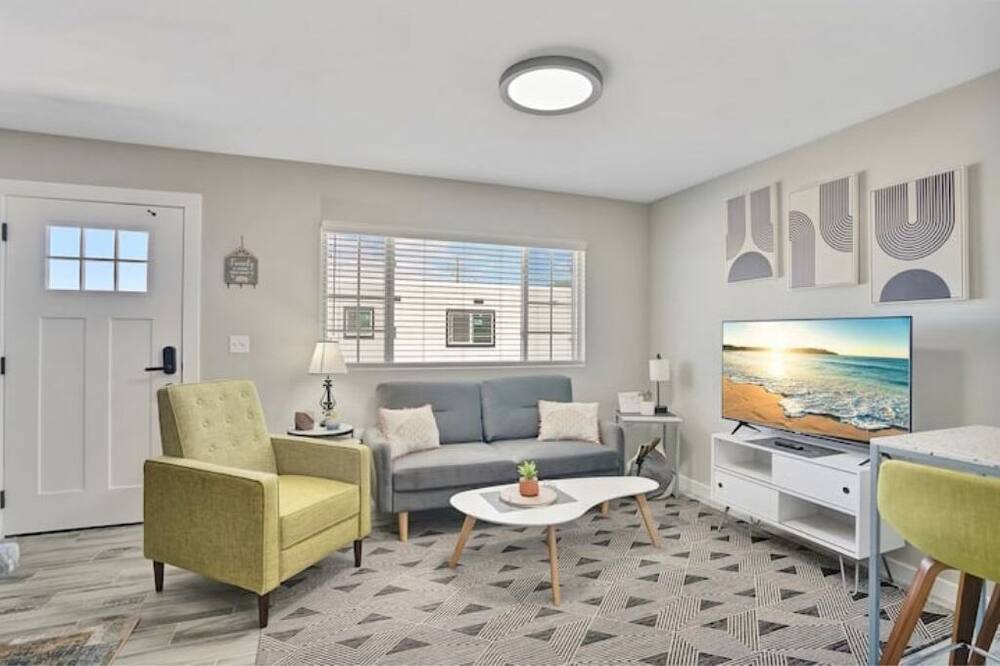 Photo of Livingroom in Aztec