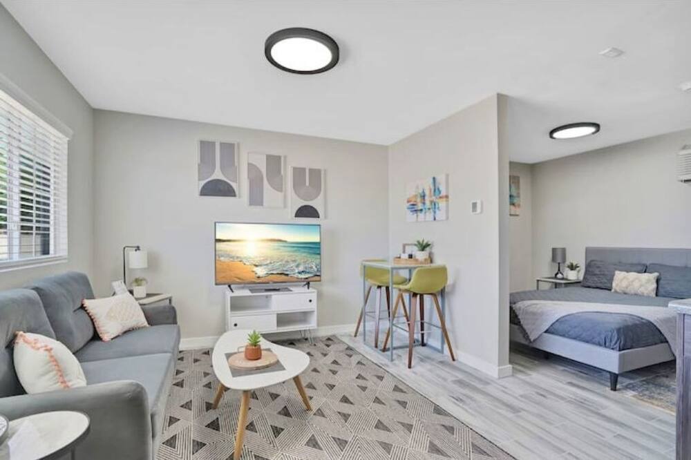 Photo of Livingroom in Aztec