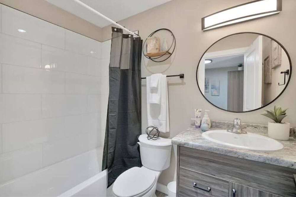 Photo of Bathroom in Aztec