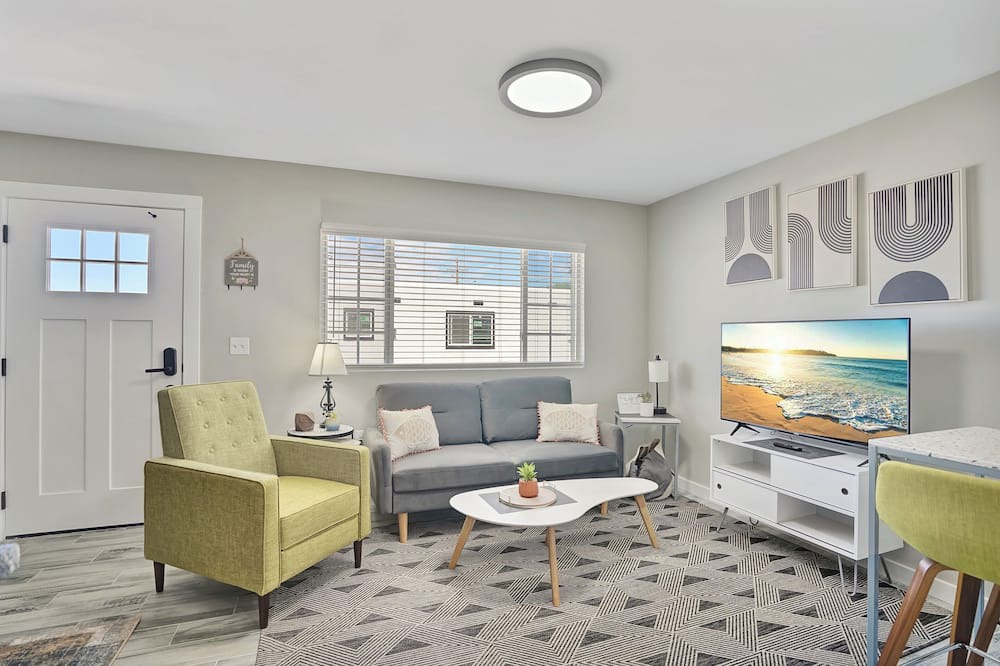 Photo of Livingroom in Aztec