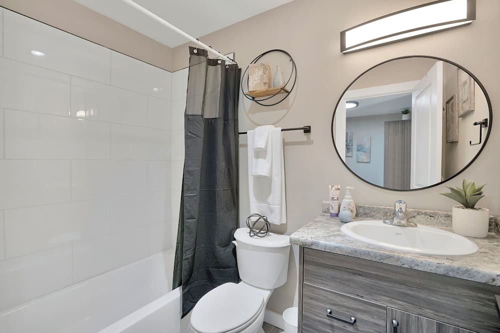 Photo of Bathroom in Aztec