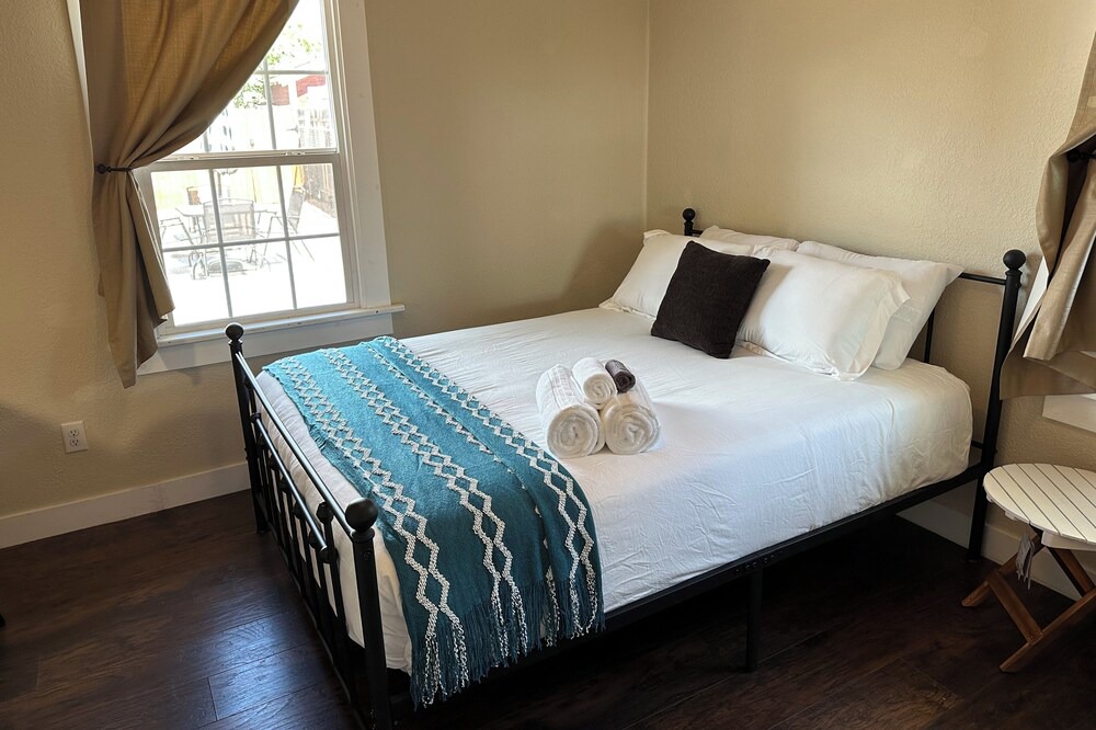 Photo of Bedroom in South Broadway