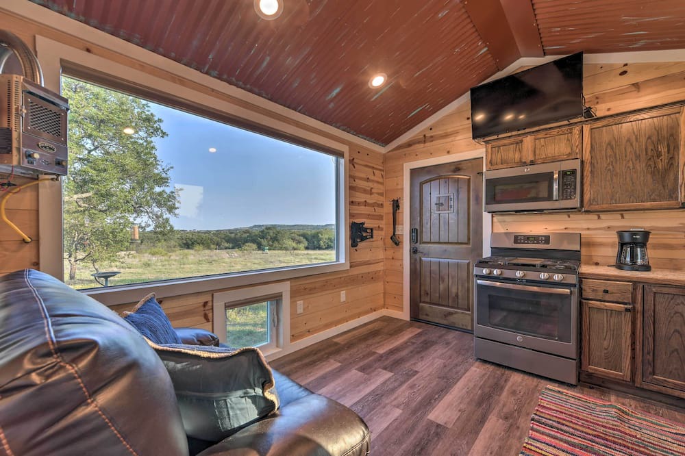 Photo of Livingroom in May