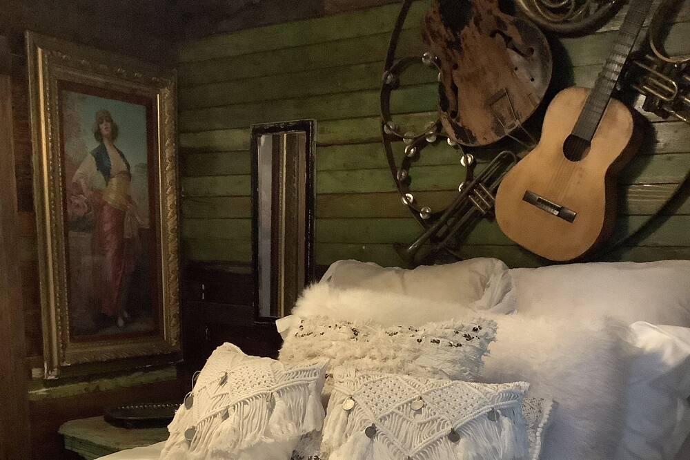 Photo of Bedroom in Round Top