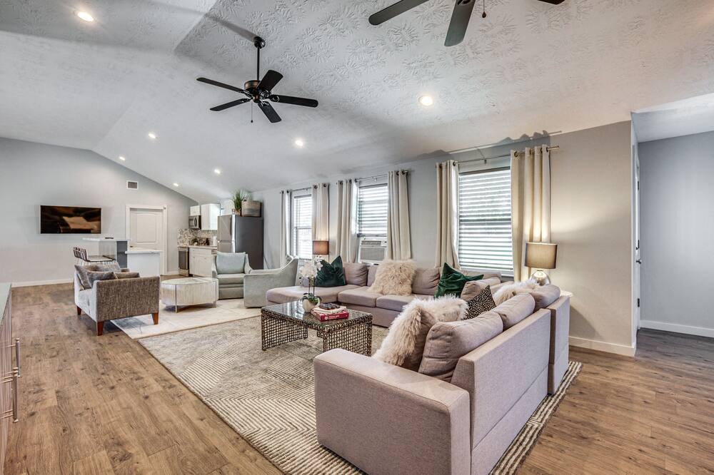 Photo of Livingroom in College Station
