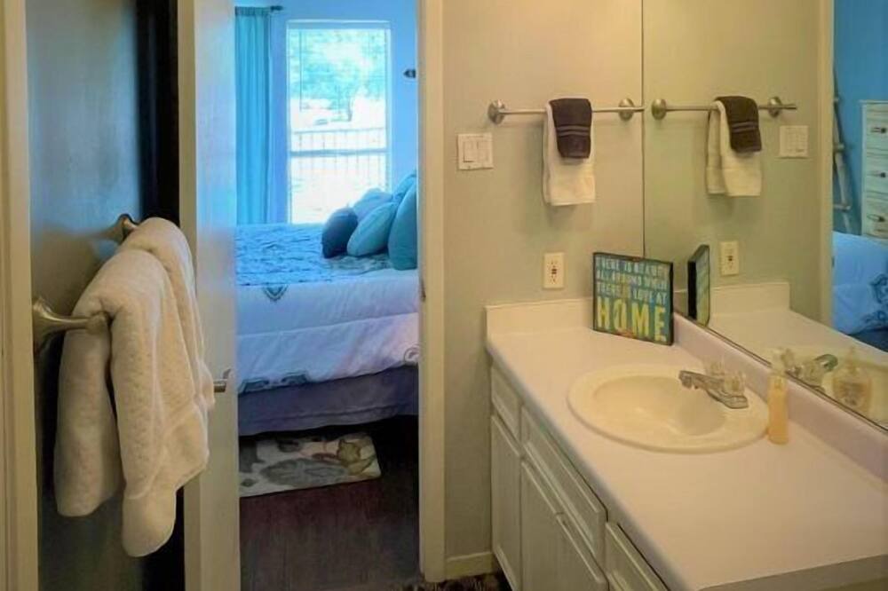 Photo of Bathroom in Ruidoso Downs