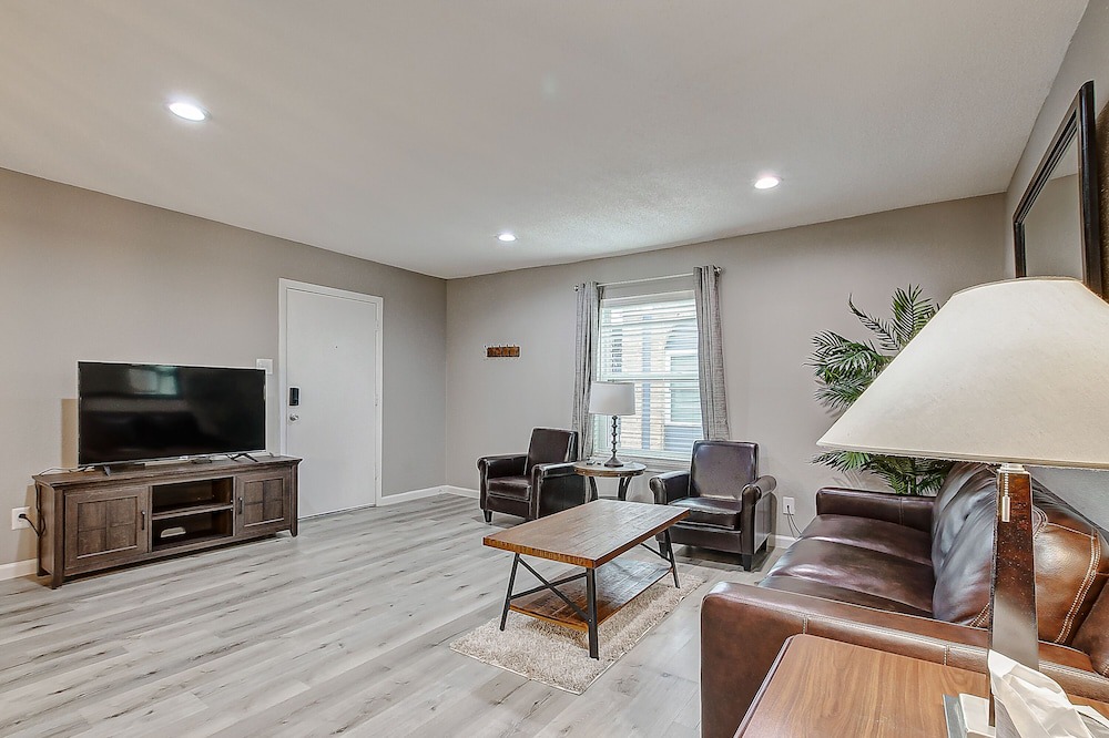 Photo of Livingroom in Willow Meadows/Willowbend Area