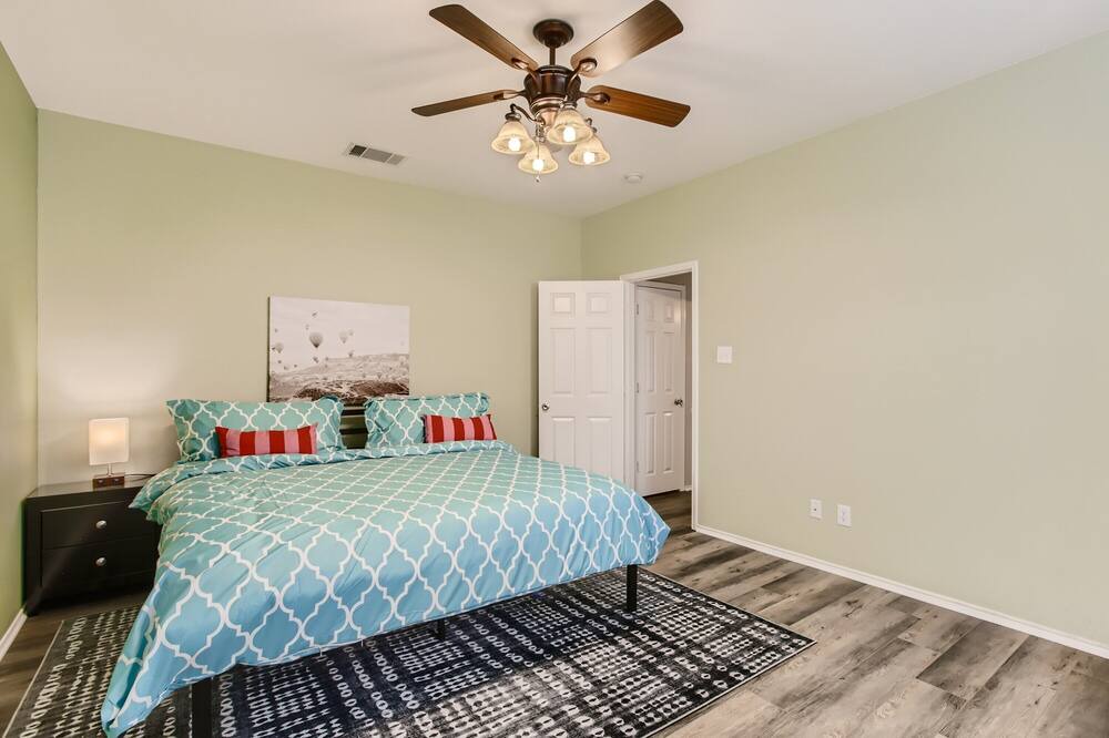 Photo of Bedroom in Royse City