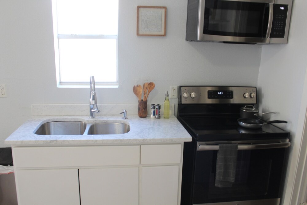 Photo of Kitchen in Northwest Los Angeles Heights
