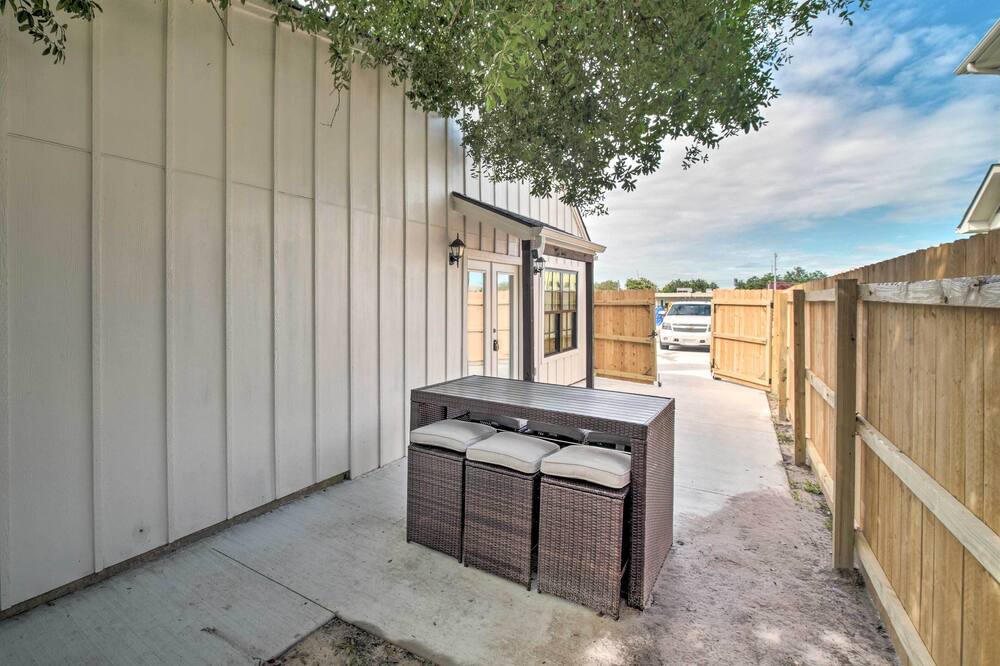 Photo of Outdoor in College Hills Estates