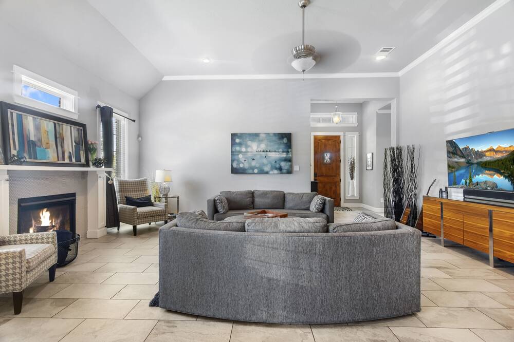 Photo of Livingroom in Breezy Heights