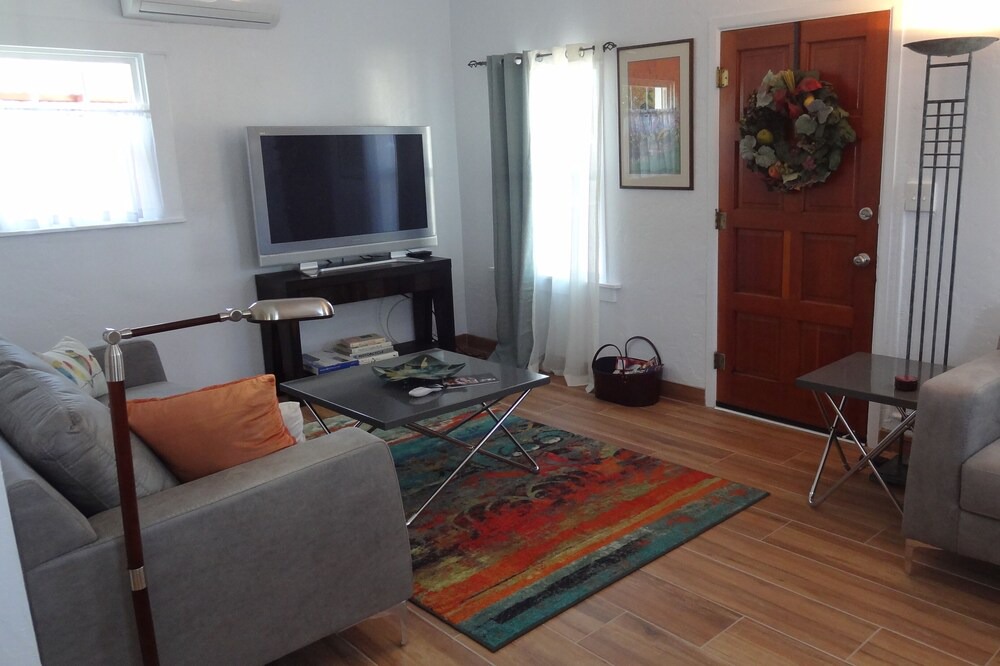 Photo of Livingroom in Blenman-Elm