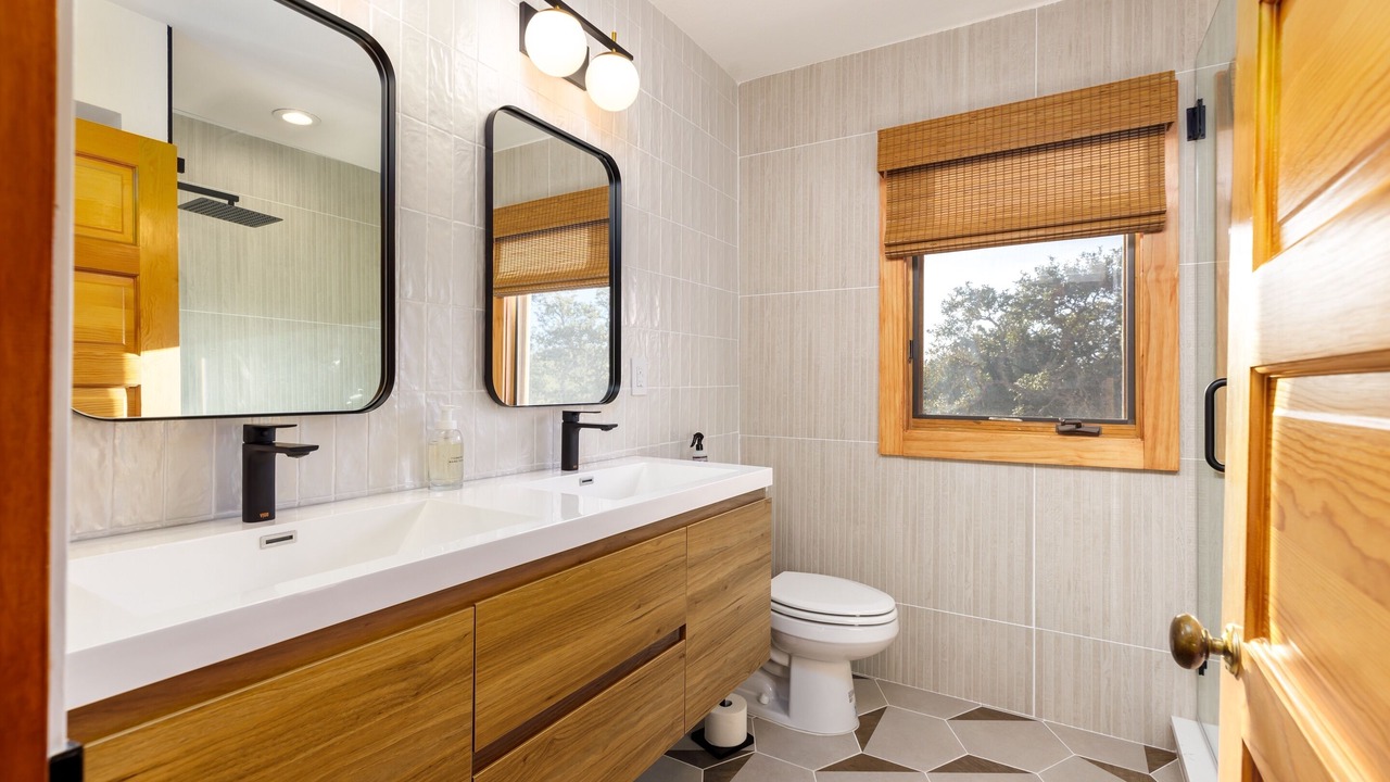 Photo of Bathroom in Lakehills