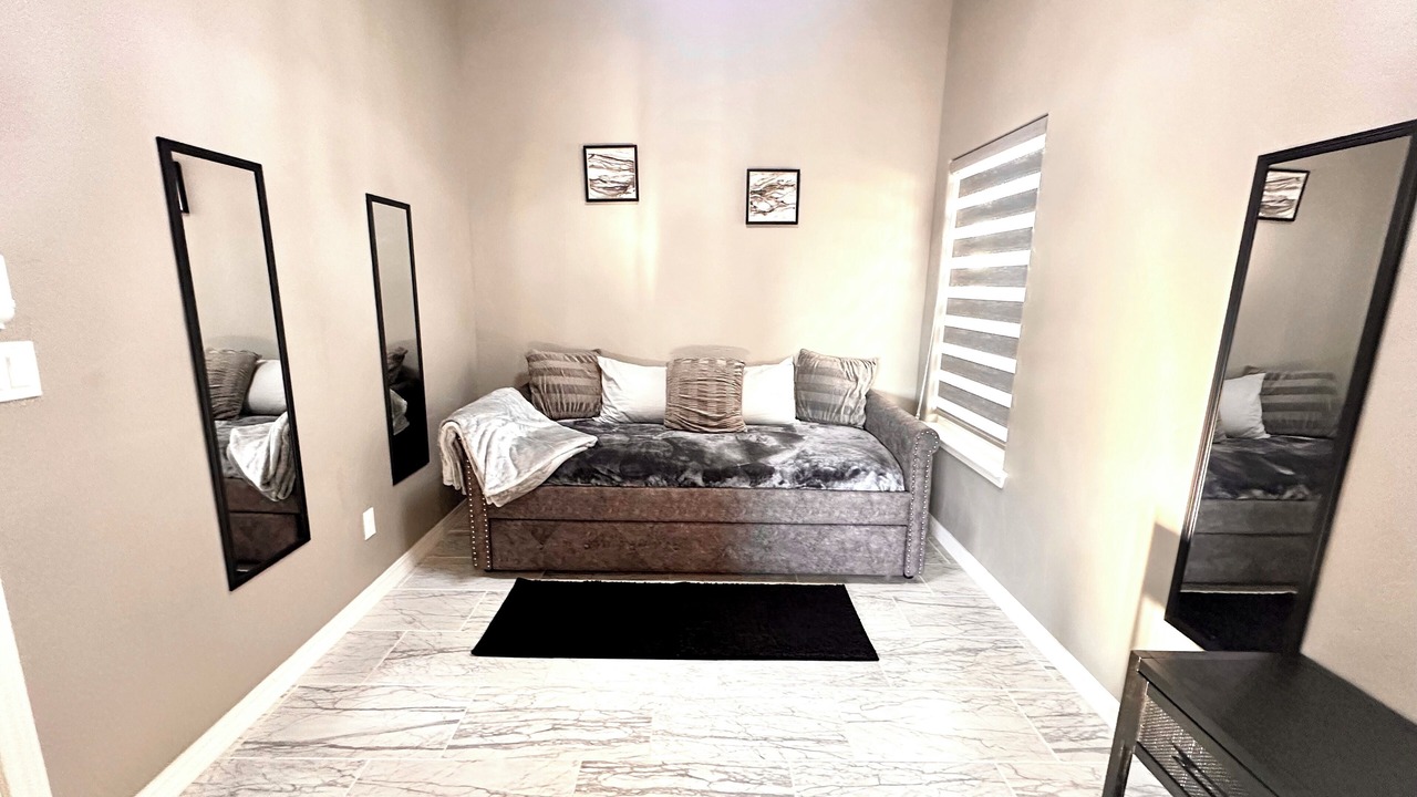 Photo of Livingroom in Biggs Field
