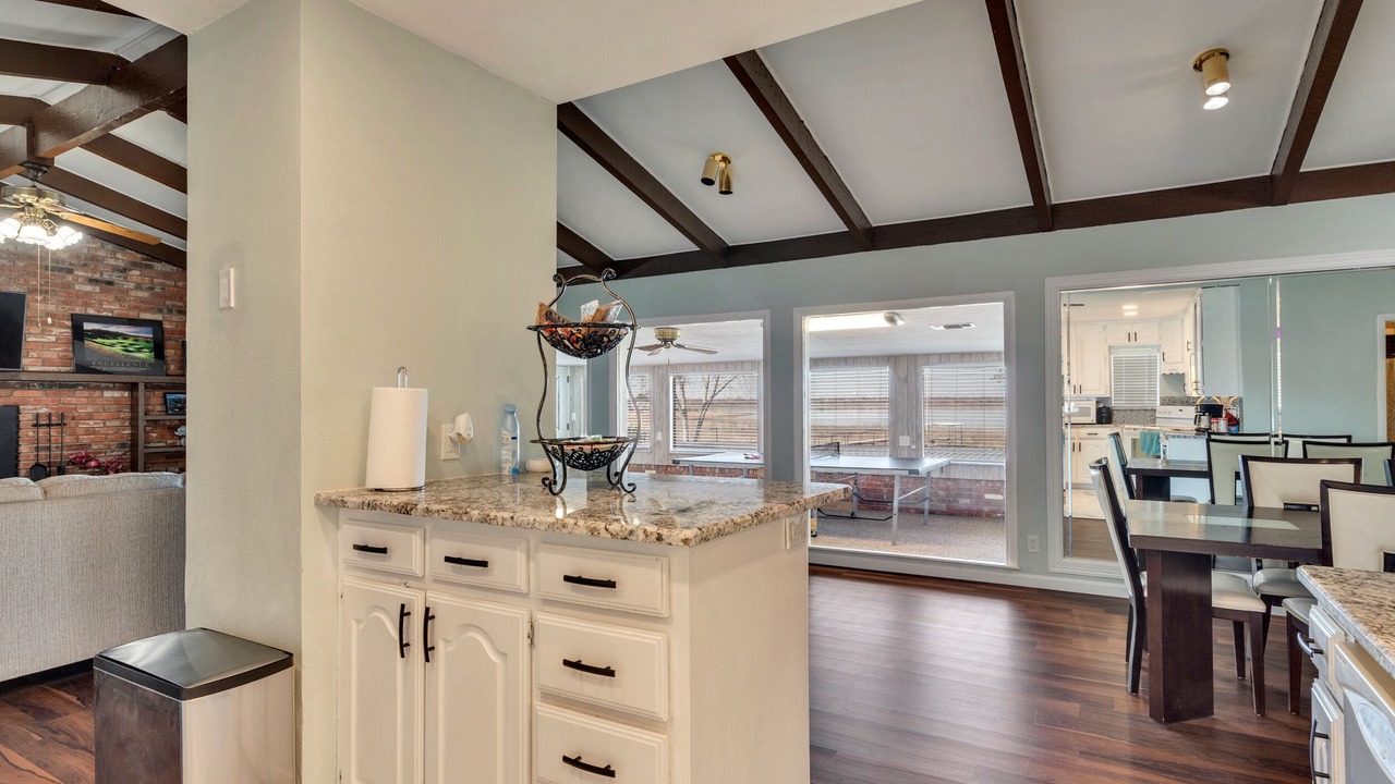 Photo of Kitchen in Lakeside City