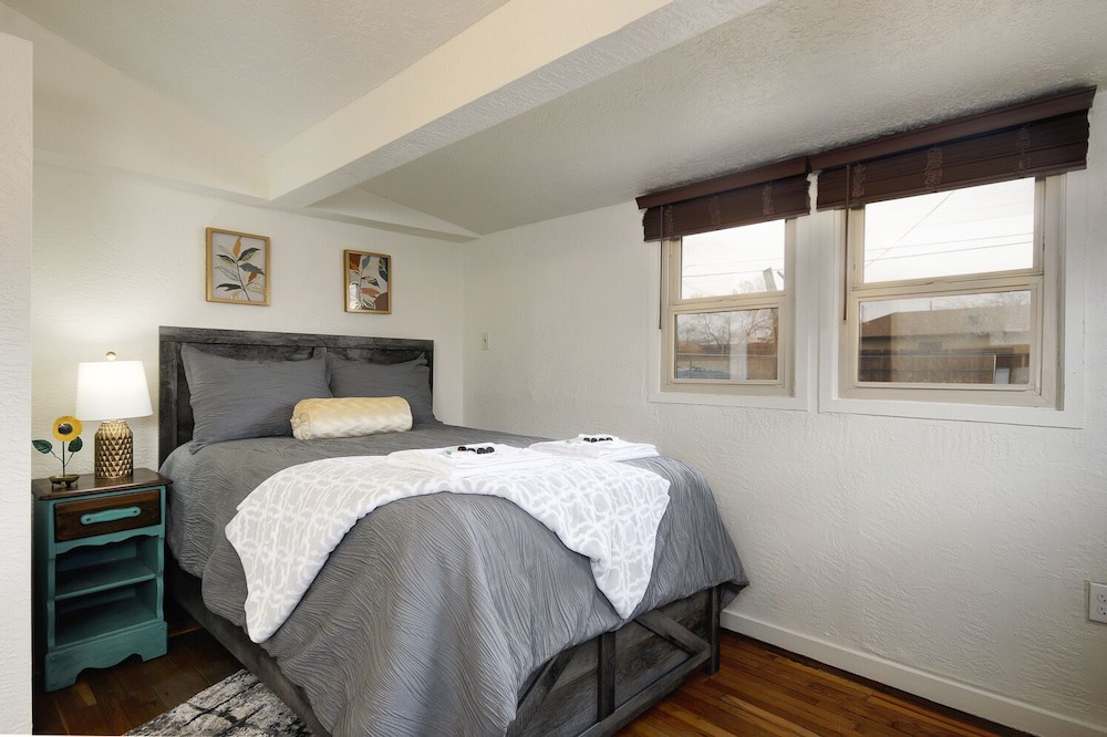 Photo of Bedroom in South Broadway