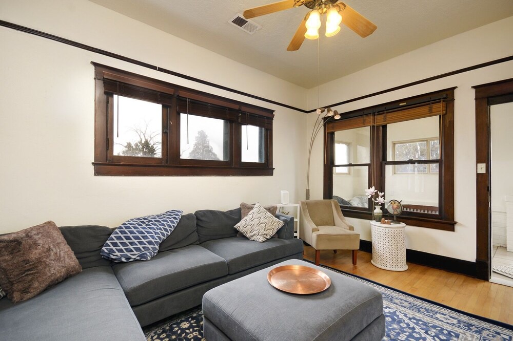 Photo of Livingroom in South Broadway