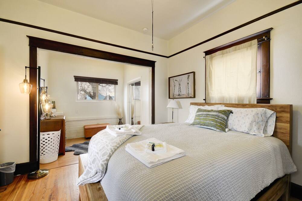 Photo of Bedroom in South Broadway
