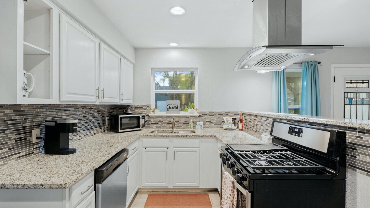 Photo of Kitchen in Montopolis