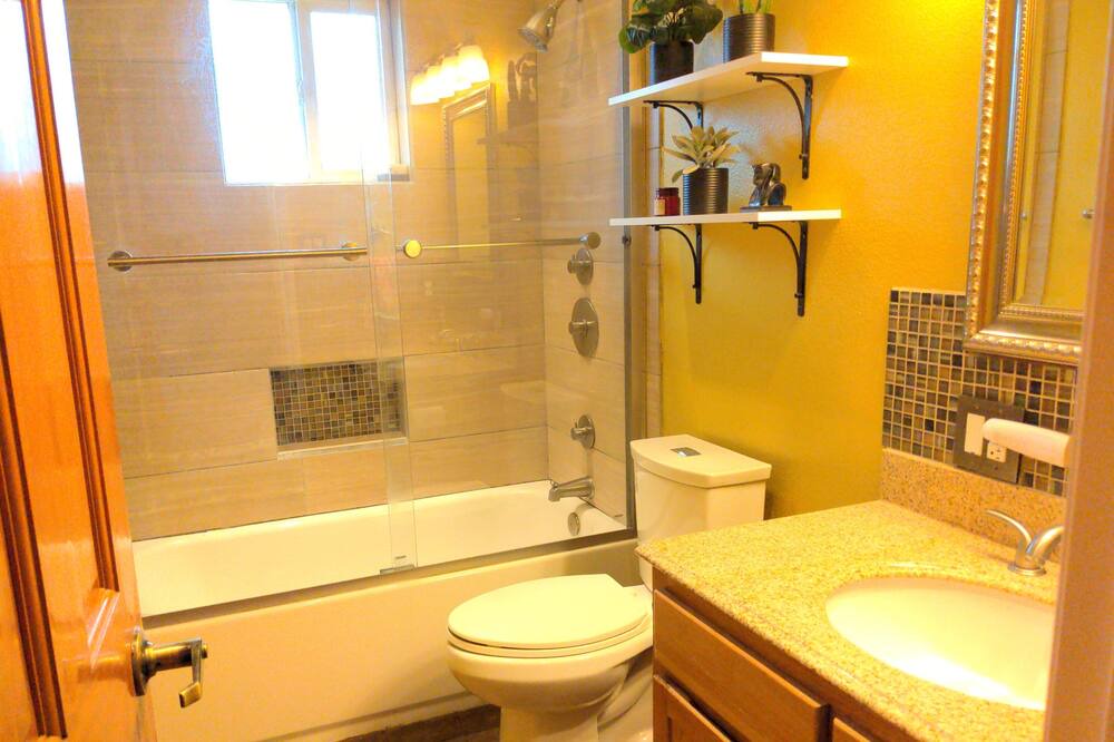 Photo of Bathroom in Alamedan Valley