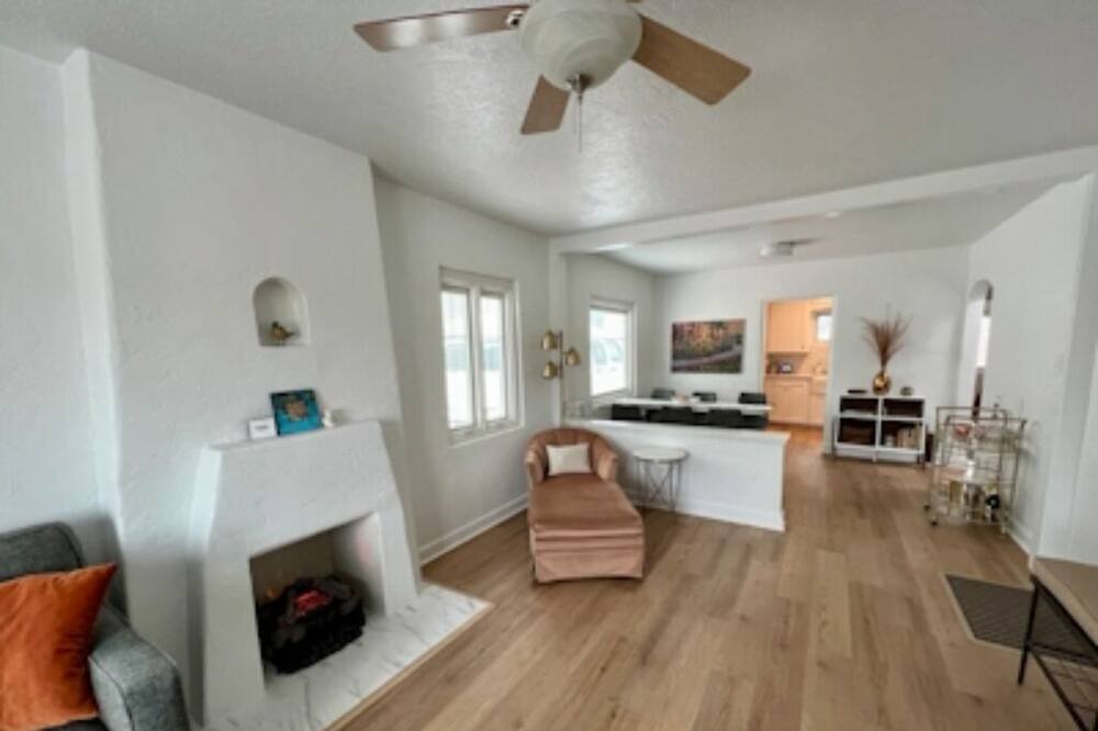 Photo of Livingroom in Nob Hill