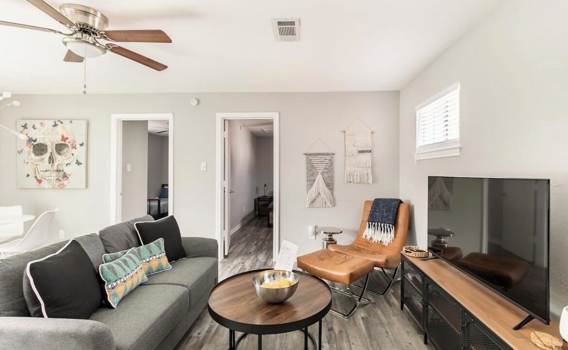 Photo of Livingroom in Lakewood Heights