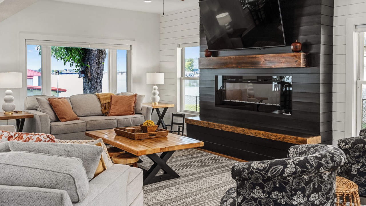 Photo of Livingroom in Gun Barrel City