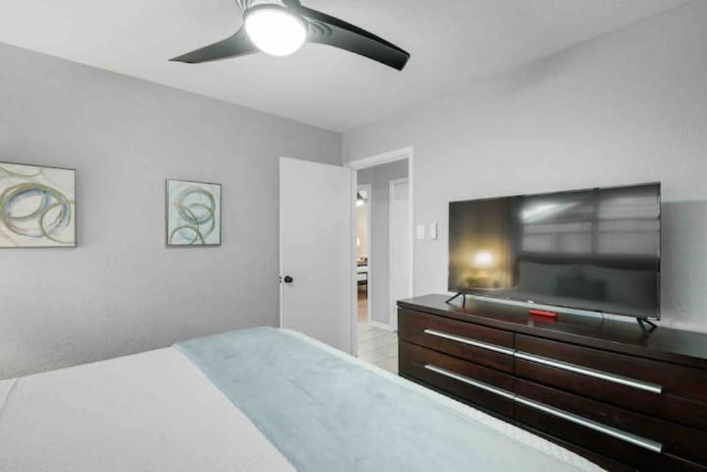 Photo of Bedroom in South Side