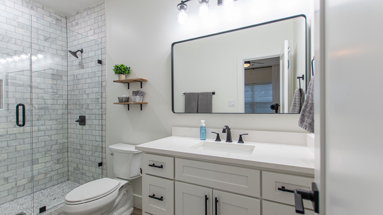 Photo of Bathroom in Carolyn Estates