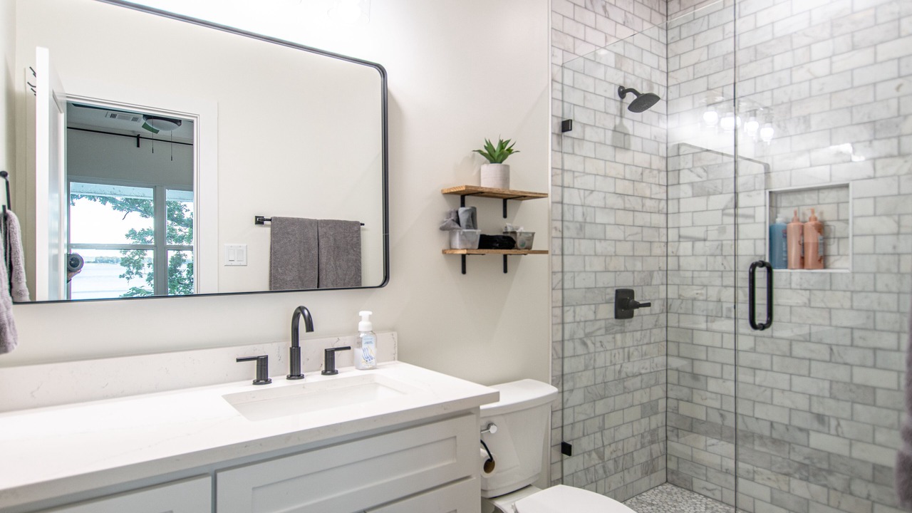 Photo of Bathroom in Carolyn Estates