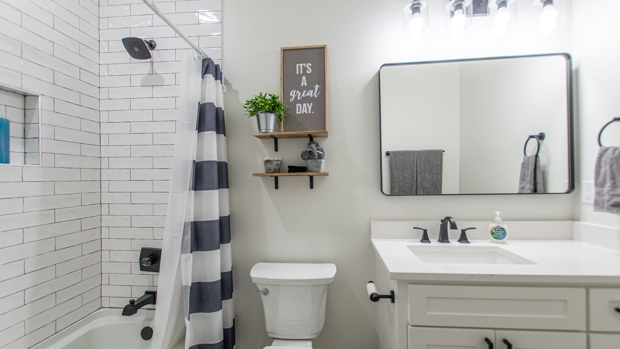 Photo of Bathroom in Carolyn Estates