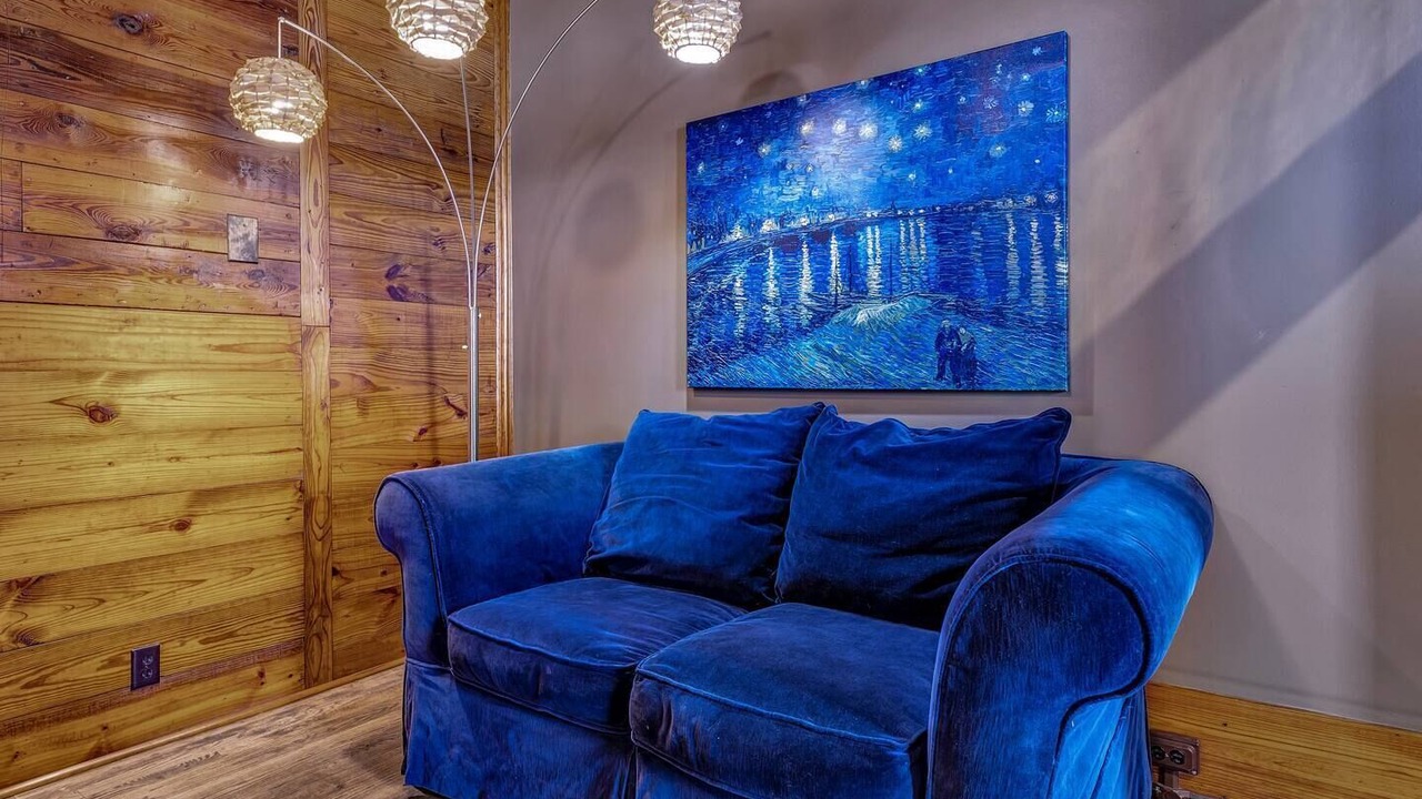 Photo of Livingroom in Downtown