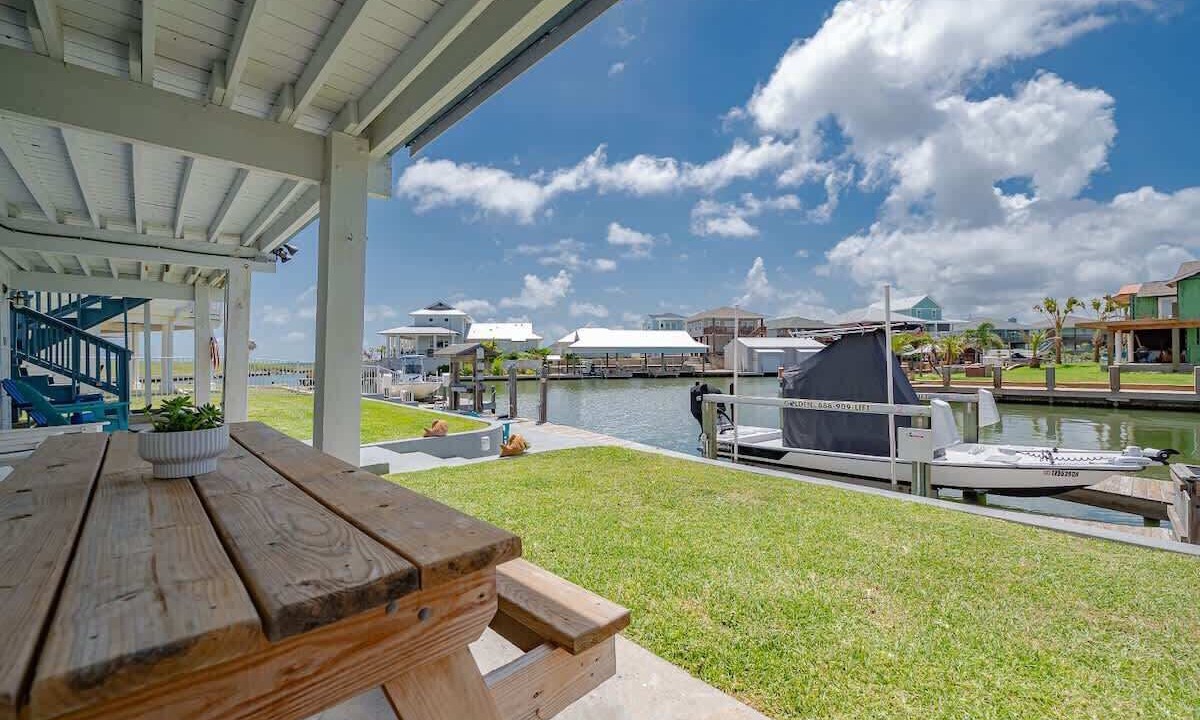 Photo of Outdoor in City-by-the Sea